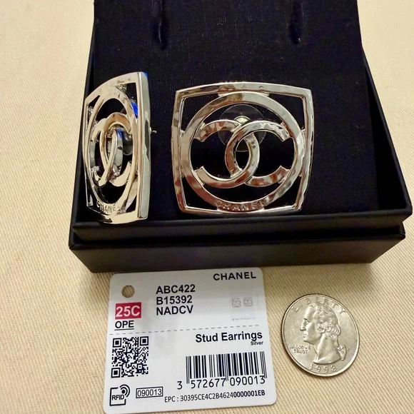 CHANEL Silver Interlocking CC Square Stud Earrings - Picture 4 of 4